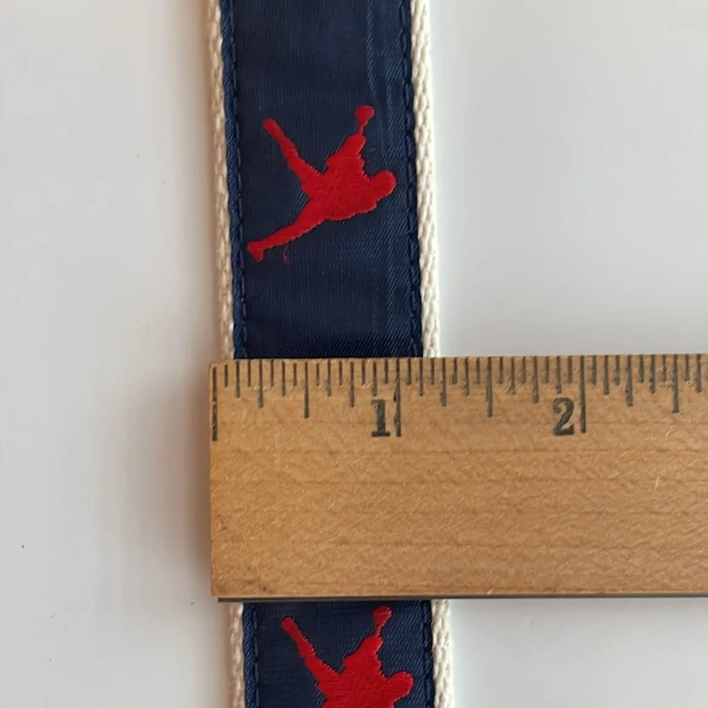 Lacrosse‎ men’s Size 32 ribbon, canvas and leather belt. Brass colored buckle.